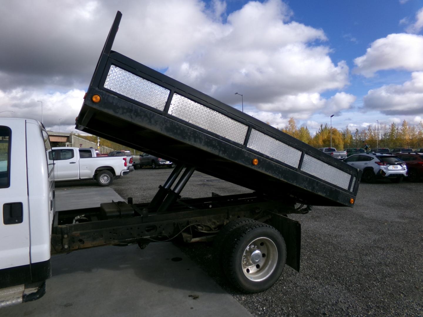 2006 White Ford F-550 Regular Cab 4WD DRW (1FDAF57P16E) with an 6.0L V8 OHV 32V TURBO DIESEL engine, located at 2630 Philips Field Rd., Fairbanks, AK, 99709, (907) 458-0593, 64.848068, -147.780609- Photo#4