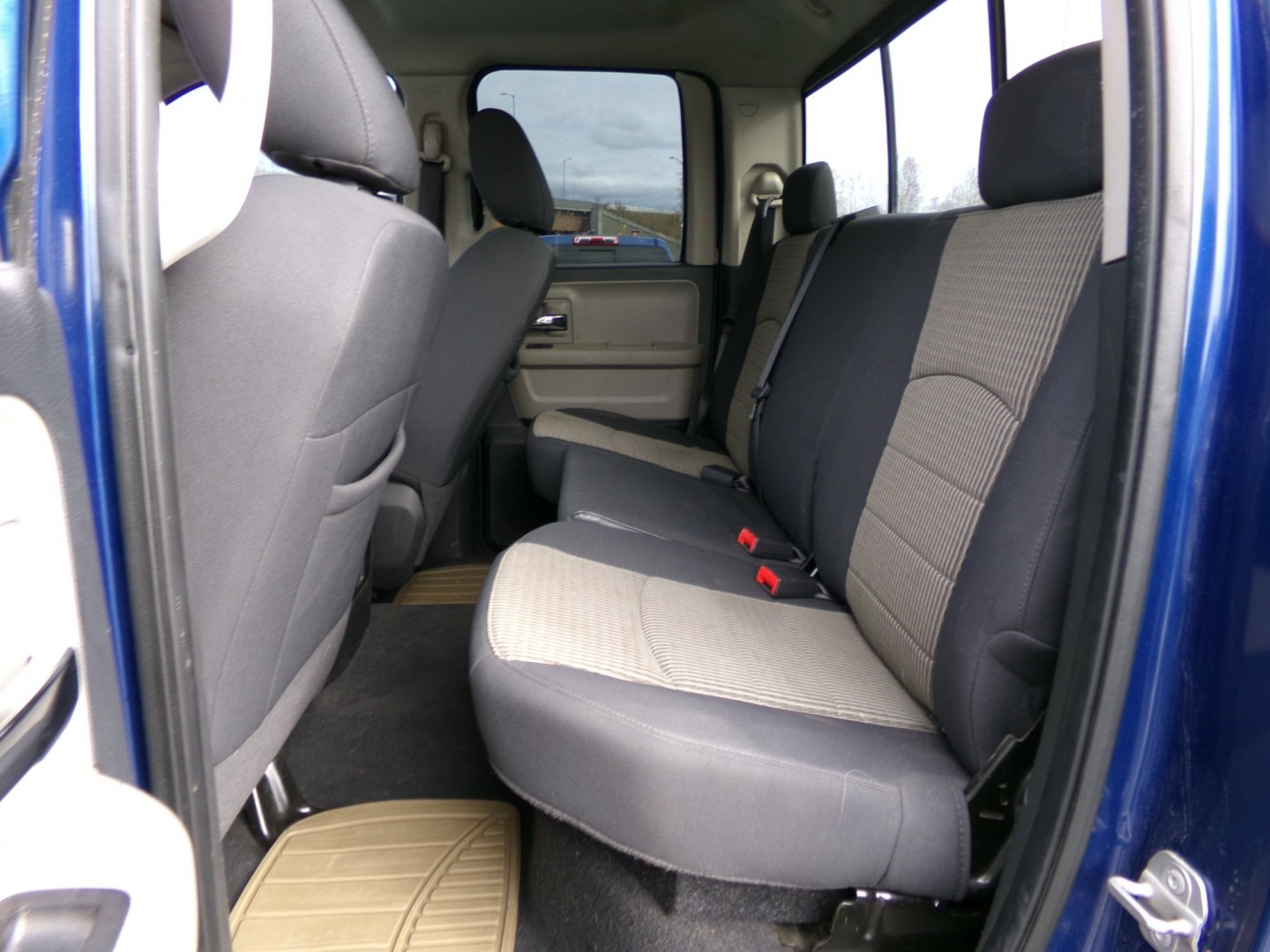 2010 Dodge Ram 1500 Laramie Quad Cab 4WD (1D7RV1GT8AS) with an 5.7L V8 OHV 16V engine, 5A transmission, located at 2630 Philips Field Rd., Fairbanks, AK, 99709, (907) 458-0593, 64.848068, -147.780609- Photo#5