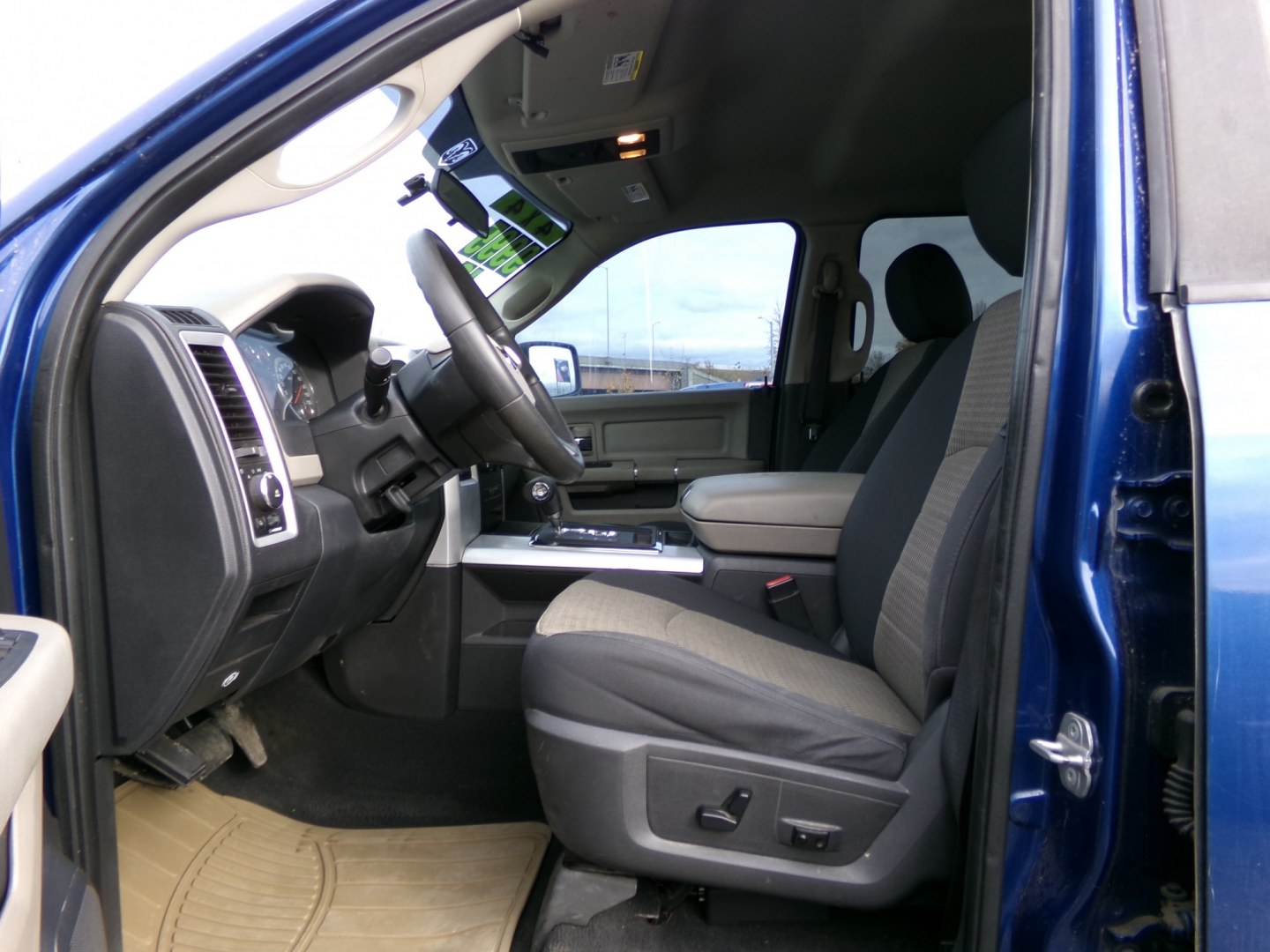 2010 Dodge Ram 1500 Laramie Quad Cab 4WD (1D7RV1GT8AS) with an 5.7L V8 OHV 16V engine, 5A transmission, located at 2630 Philips Field Rd., Fairbanks, AK, 99709, (907) 458-0593, 64.848068, -147.780609- Photo#4
