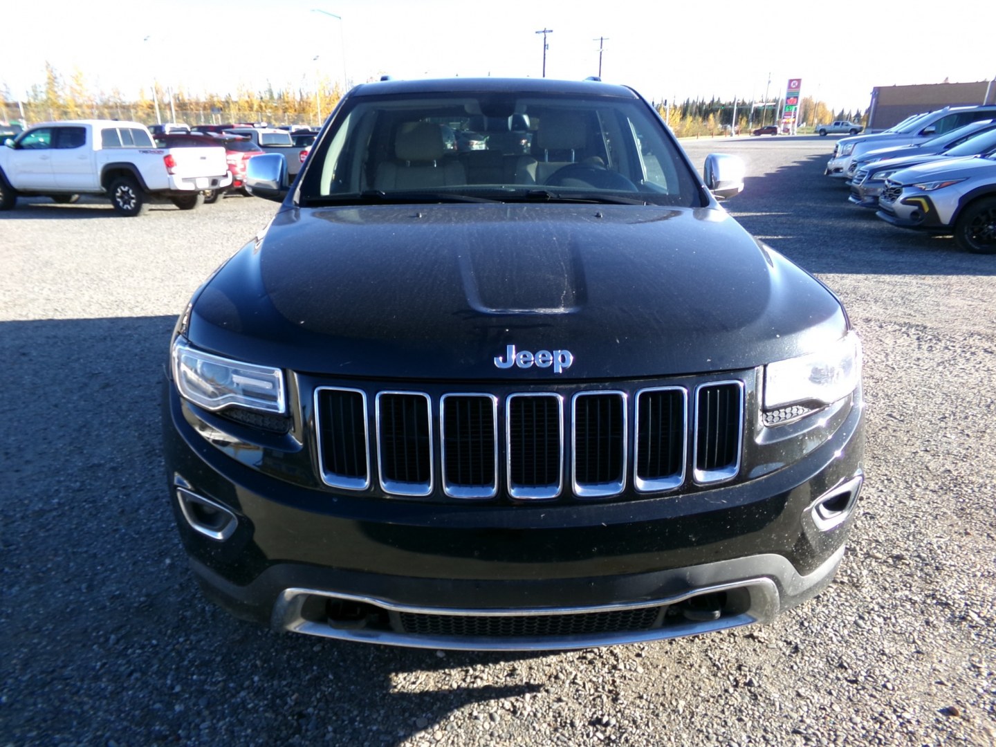 2014 Jeep Grand Cherokee Limited 4WD (1C4RJFBG4EC) with an 3.6L V6 DOHC 24V engine, 5-Speed Automatic transmission, located at 2630 Philips Field Rd., Fairbanks, AK, 99709, (907) 458-0593, 64.848068, -147.780609- Photo#1