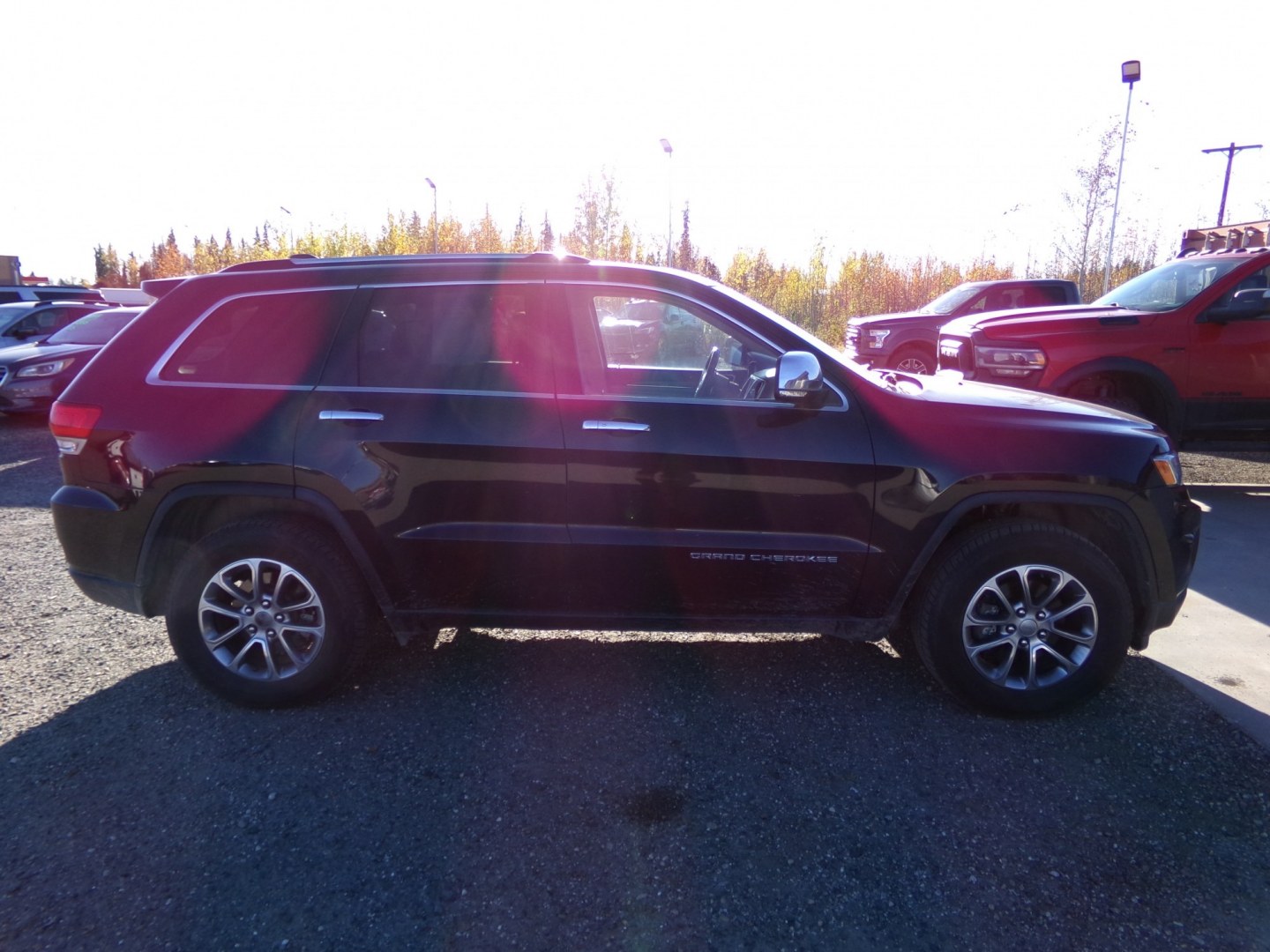 2014 Jeep Grand Cherokee Limited 4WD (1C4RJFBG4EC) with an 3.6L V6 DOHC 24V engine, 5-Speed Automatic transmission, located at 2630 Philips Field Rd., Fairbanks, AK, 99709, (907) 458-0593, 64.848068, -147.780609- Photo#2