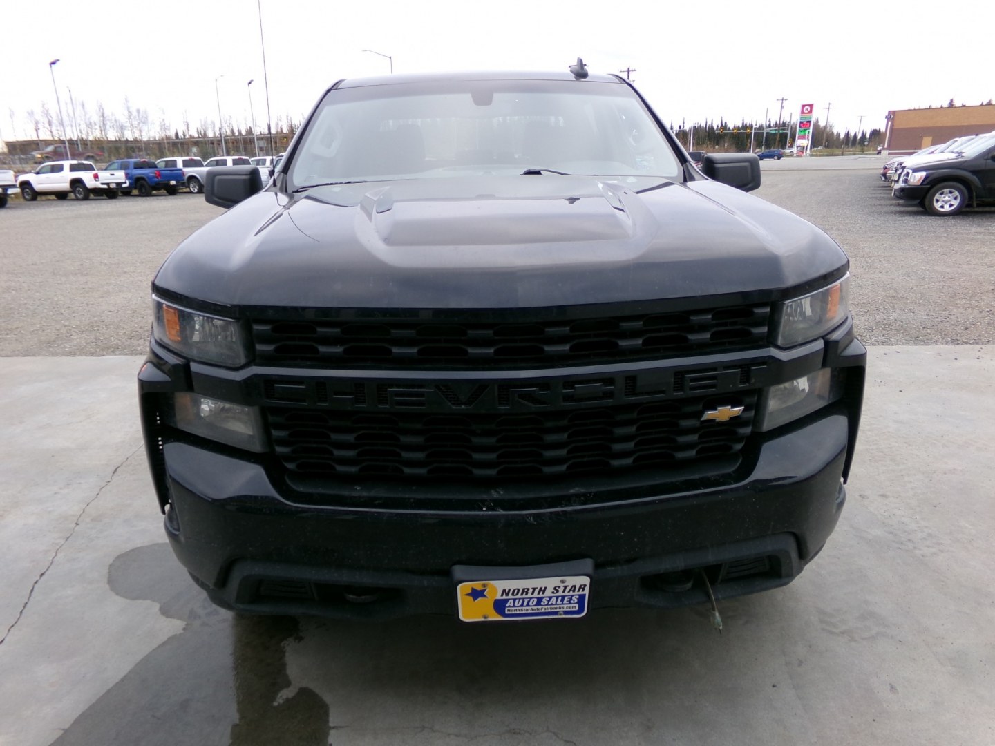 2021 Black Chevrolet Silverado 1500 Custom Crew Cab Short Box 4WD (3GCPYBEK3MG) with an 2.7L L4 DOHC 16V TURBO engine, 6A transmission, located at 2630 Philips Field Rd., Fairbanks, AK, 99709, (907) 458-0593, 64.848068, -147.780609- Photo#1