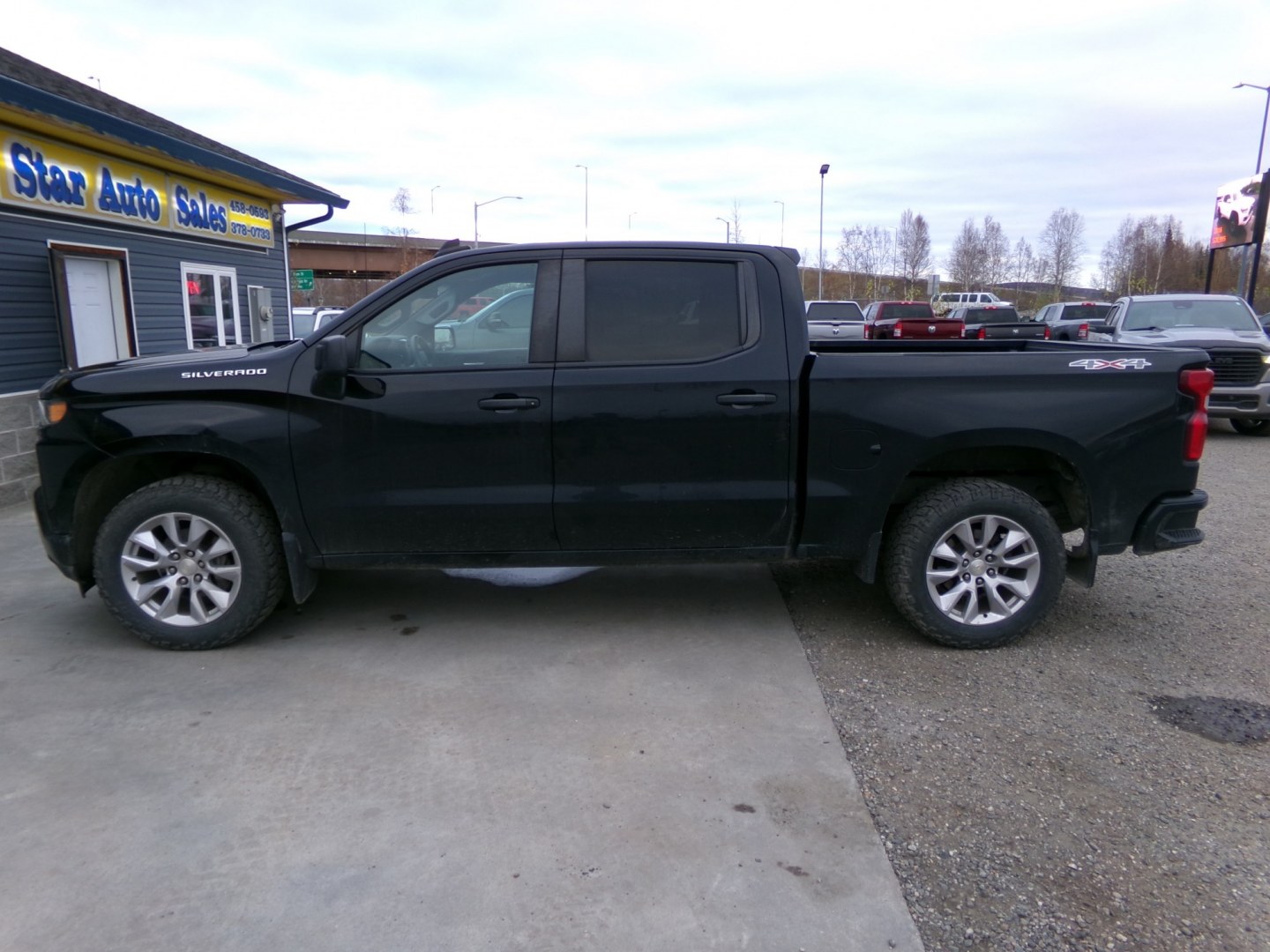 2021 Black Chevrolet Silverado 1500 Custom Crew Cab Short Box 4WD (3GCPYBEK3MG) with an 2.7L L4 DOHC 16V TURBO engine, 6A transmission, located at 2630 Philips Field Rd., Fairbanks, AK, 99709, (907) 458-0593, 64.848068, -147.780609- Photo#2