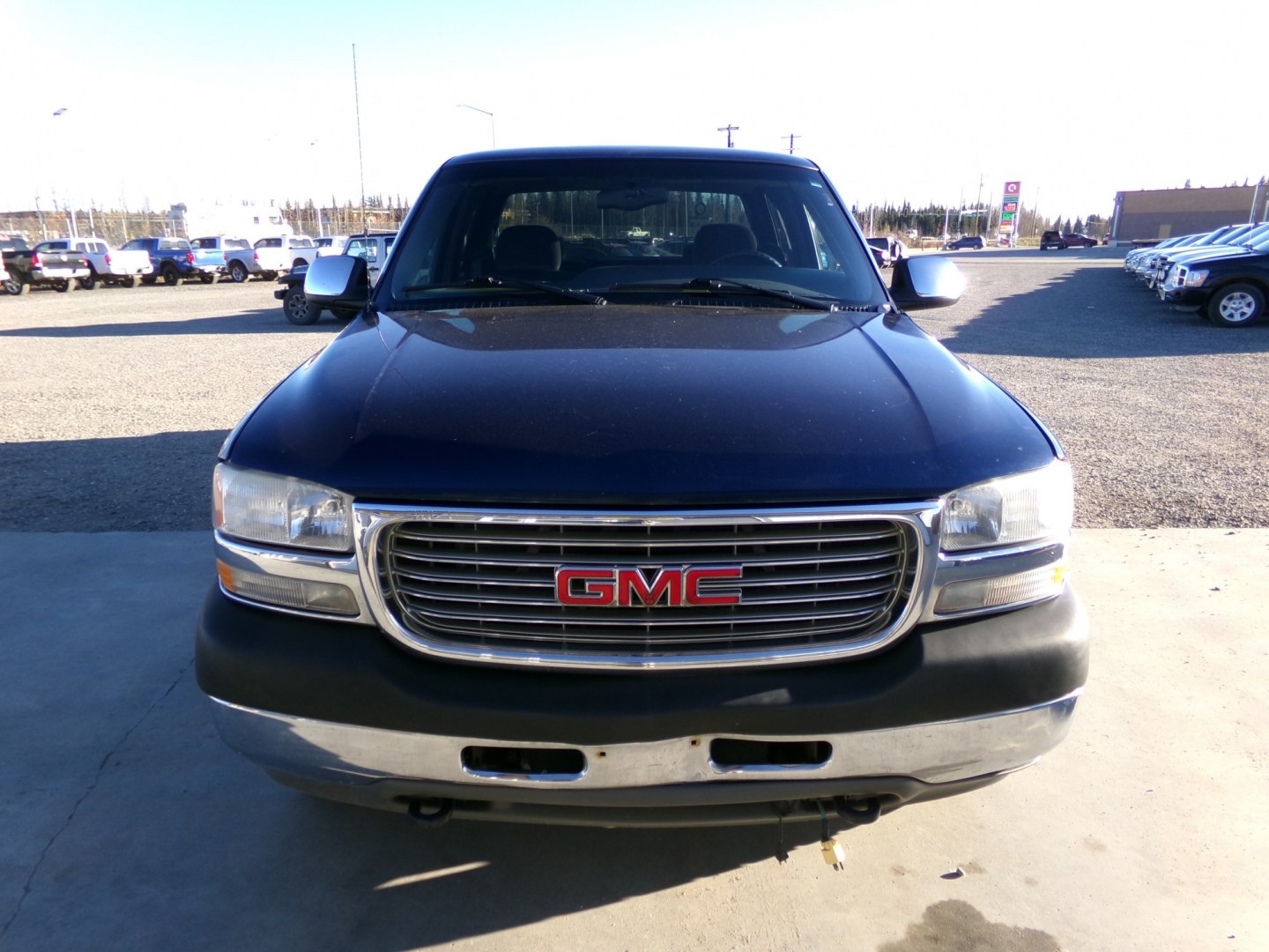 2001 Blue GMC Sierra 2500HD SL Crew Cab Long Bed 4WD (1GTHK23U31F) with an 6.0L V8 OHV 16V engine, located at 2630 Philips Field Rd., Fairbanks, AK, 99709, (907) 458-0593, 64.848068, -147.780609- Photo#1