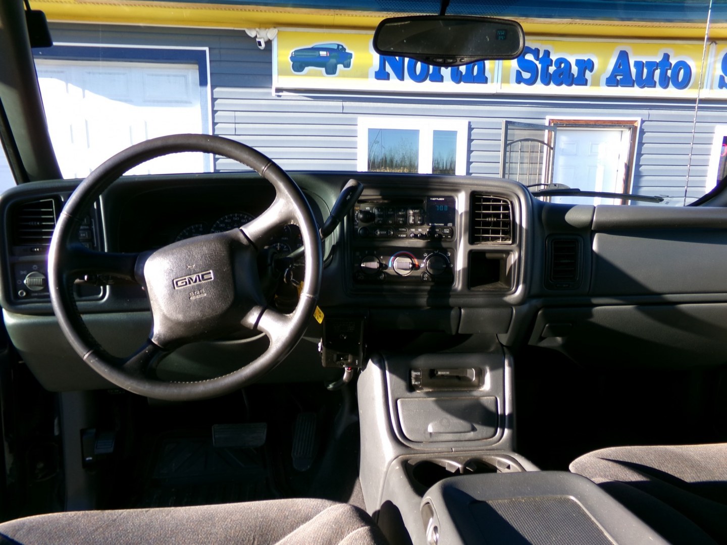 2001 Blue GMC Sierra 2500HD SL Crew Cab Long Bed 4WD (1GTHK23U31F) with an 6.0L V8 OHV 16V engine, located at 2630 Philips Field Rd., Fairbanks, AK, 99709, (907) 458-0593, 64.848068, -147.780609- Photo#6
