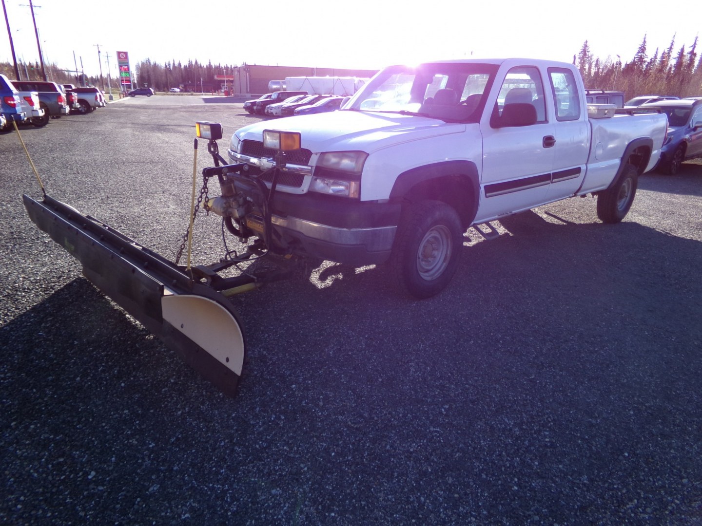2004 White Chevrolet Silverado 2500HD Ext. Cab Long Bed 4WD (1GCHK29U34E) with an 6.0L V8 OHV 16V engine, located at 2630 Philips Field Rd., Fairbanks, AK, 99709, (907) 458-0593, 64.848068, -147.780609- Photo#0