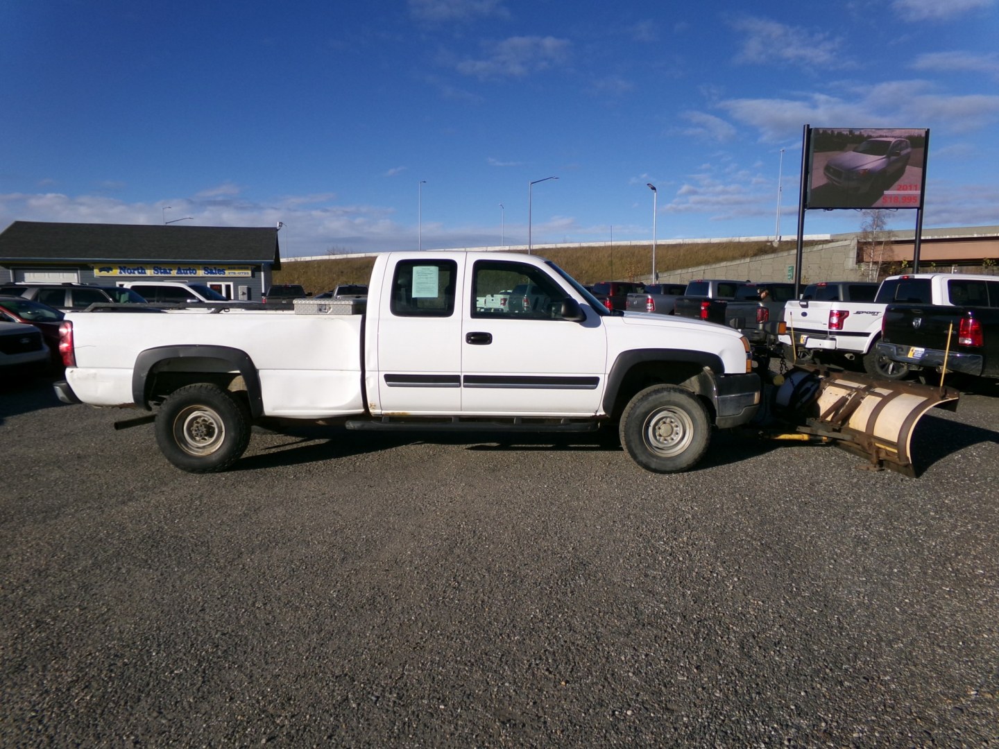 2004 White Chevrolet Silverado 2500HD Ext. Cab Long Bed 4WD (1GCHK29U34E) with an 6.0L V8 OHV 16V engine, located at 2630 Philips Field Rd., Fairbanks, AK, 99709, (907) 458-0593, 64.848068, -147.780609- Photo#2