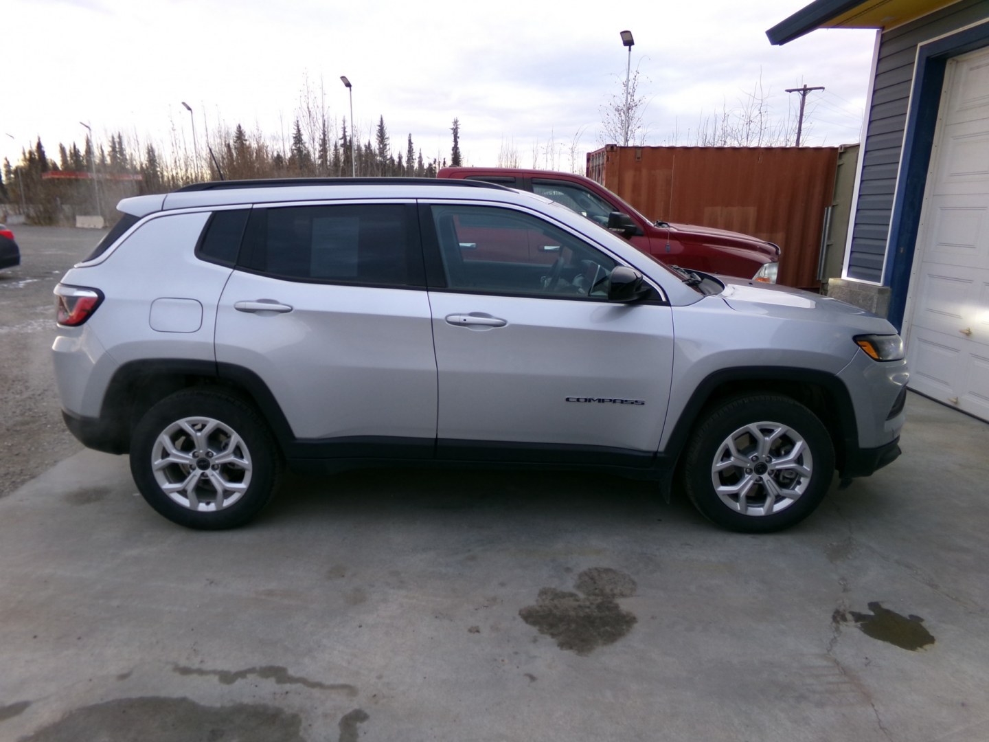 2025 Silver Jeep Compass Latitude (3C4NJDBN4ST) with an 2.0L L4 DOHC 16V TURBO engine, located at 2630 Philips Field Rd., Fairbanks, AK, 99709, (907) 458-0593, 64.848068, -147.780609- Photo#2