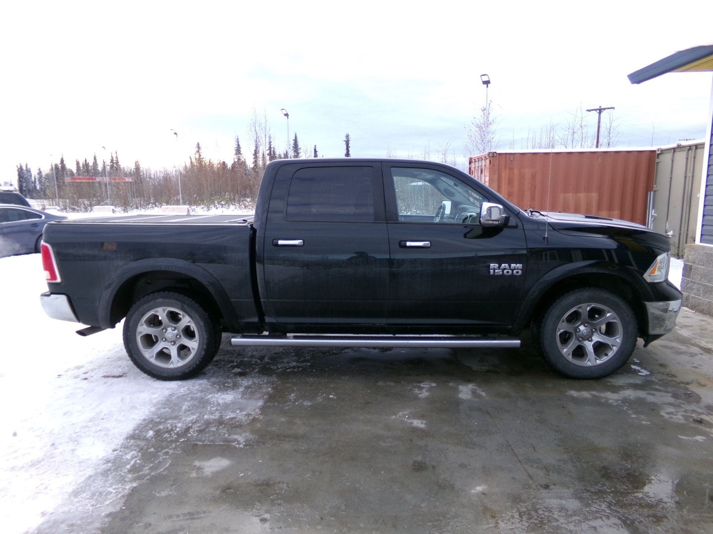 2016 Black Dodge 1500 Laramie Crew Cab SWB 4WD (1C6RR7NGXGS) with an 3.6L V6 DOHC 24V FFV engine, 6A transmission, located at 2630 Philips Field Rd., Fairbanks, AK, 99709, (907) 458-0593, 64.848068, -147.780609- Photo#2